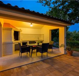 4 bedroom villa bedroom with pool, Svetvinčenat, Istria, sleeps 8
